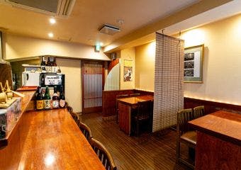 銀座を味わい尽くした食通も唸る、選び抜かれた名酒と日本料理。
接待や大切な席にも。新橋駅徒歩2分の隠れ家日本料理。