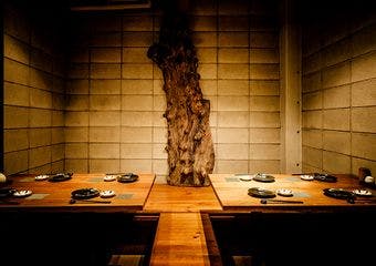 立川の隠れ家で、個室のプライベート空間を楽しむ会話と美食の時間