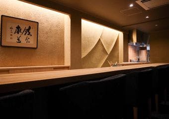 四季の恵みを肩肘張らずに、京町の隠れ家で味わう贅沢なひととき