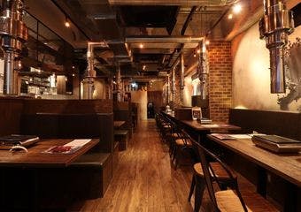 五反田駅から徒歩2分の肉酒場で、和牛の贅沢な味わいをリーズナブルに体験