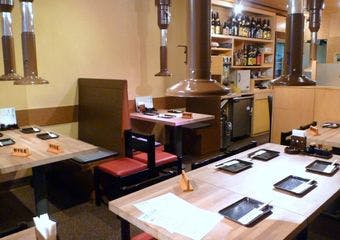 元魚屋の店主が惚れた、薩摩地鶏の刺身。炙りたての美味しさを堪能できる割烹