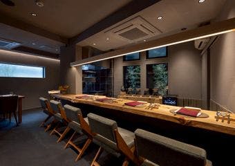 シェフが自ら生産者さんと繋がりこだわった和牛ステーキとフランス料理を融合した料理を提供しています