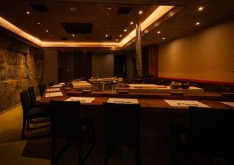北新地の隠れ家で愉しむ、一貫から始まる自由な鮨のひととき