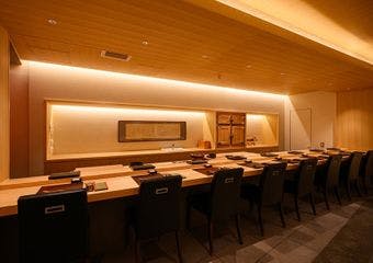 37年の食の旅が紡ぐ鮓という名の芸術、一貫一貫に込められた職人の魂