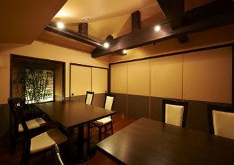 活魚とすっぽんを生け簀で管理、滋養あふれる一軒家の和食料理店
【完全個室完備】接待や会食におすすめ