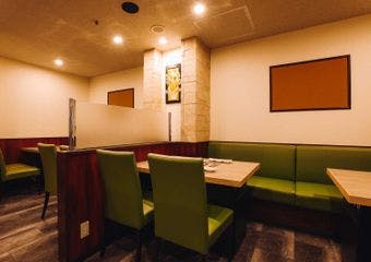 祖母の味を受け継ぐ昭和の焼肉店、米沢牛と岩塩プレートが織り成す極上のひとときをお過ごしください。