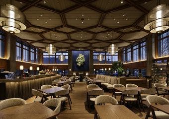 モダニズム建築の開放的な空間で、京都ならではの四季折々の風景と旬食材を楽しむ