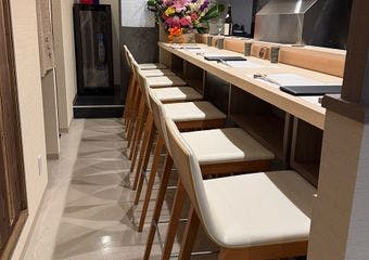旬食材を使った江戸前串揚げを十種の特製タレで堪能する大人の隠れ家