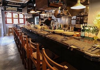 高輪台駅徒歩1分。旬食材と厳選ワインが織りなす、本格イタリアンを落ち着いた空間で愉しむひととき。