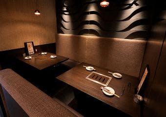 A5黒毛和牛を味わう、池袋の隠れ家焼肉。落ち着いた空間で贅沢なひとときを。
普段使いのお食事から、会食にもおすすめ。