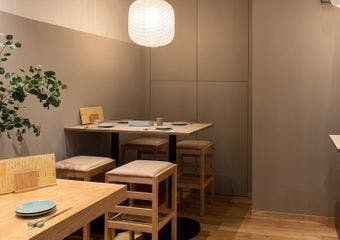 【個室完備】大切なデートや特別な日に。築地老舗の厳選鶏を備長炭で焼き上げ一番美味しい瞬間に一本ずつコース仕立てでご提供する新しい焼鳥店です。