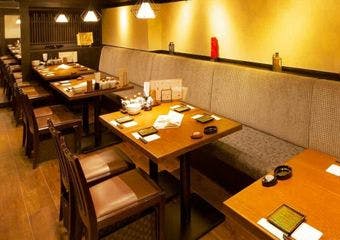 野菜巻き串で彩る夜、果実たっぷりの酎ハイと共に、個室で過ごす特別な時間