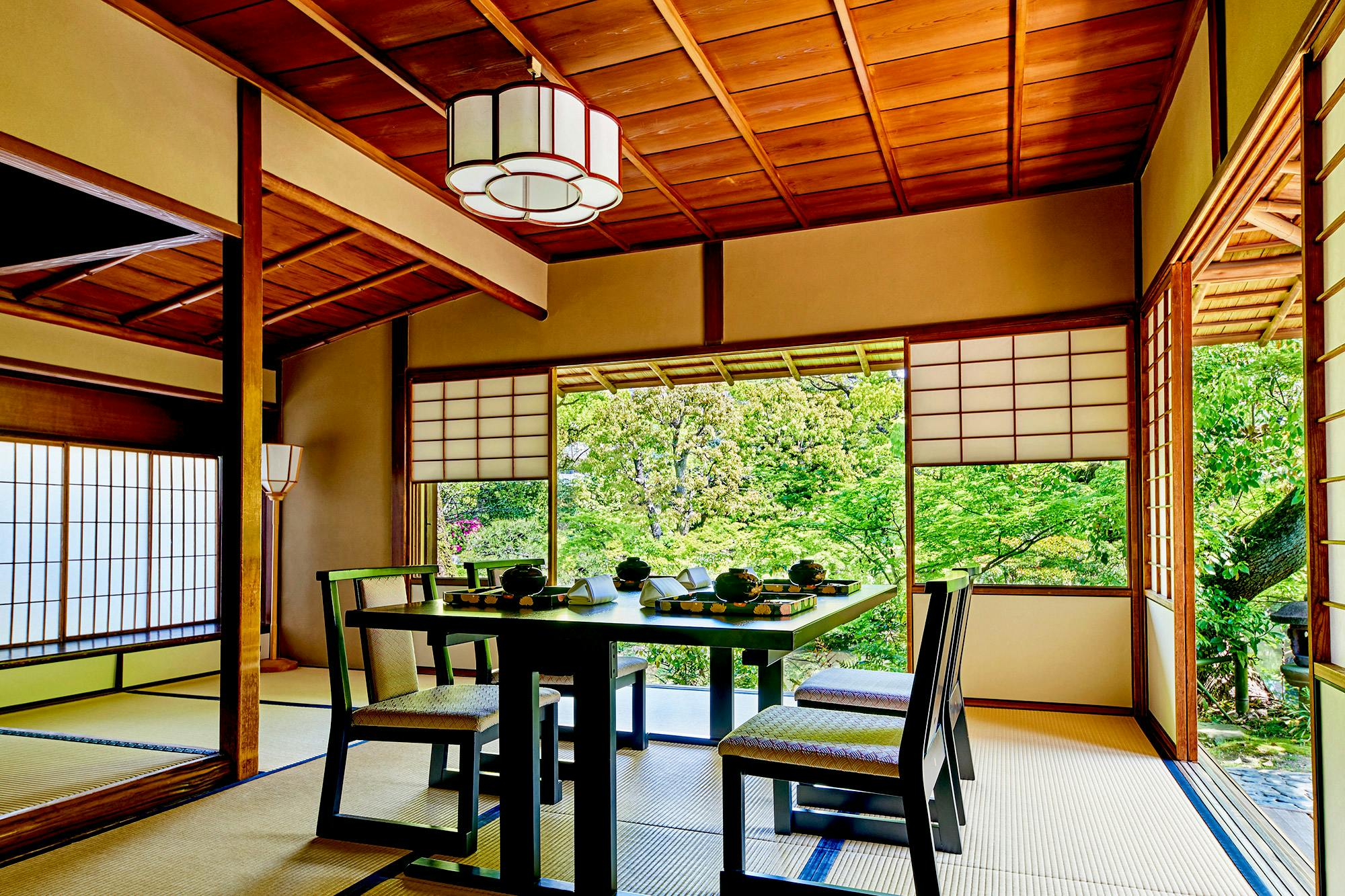 ���� ����@ �^ ���}��