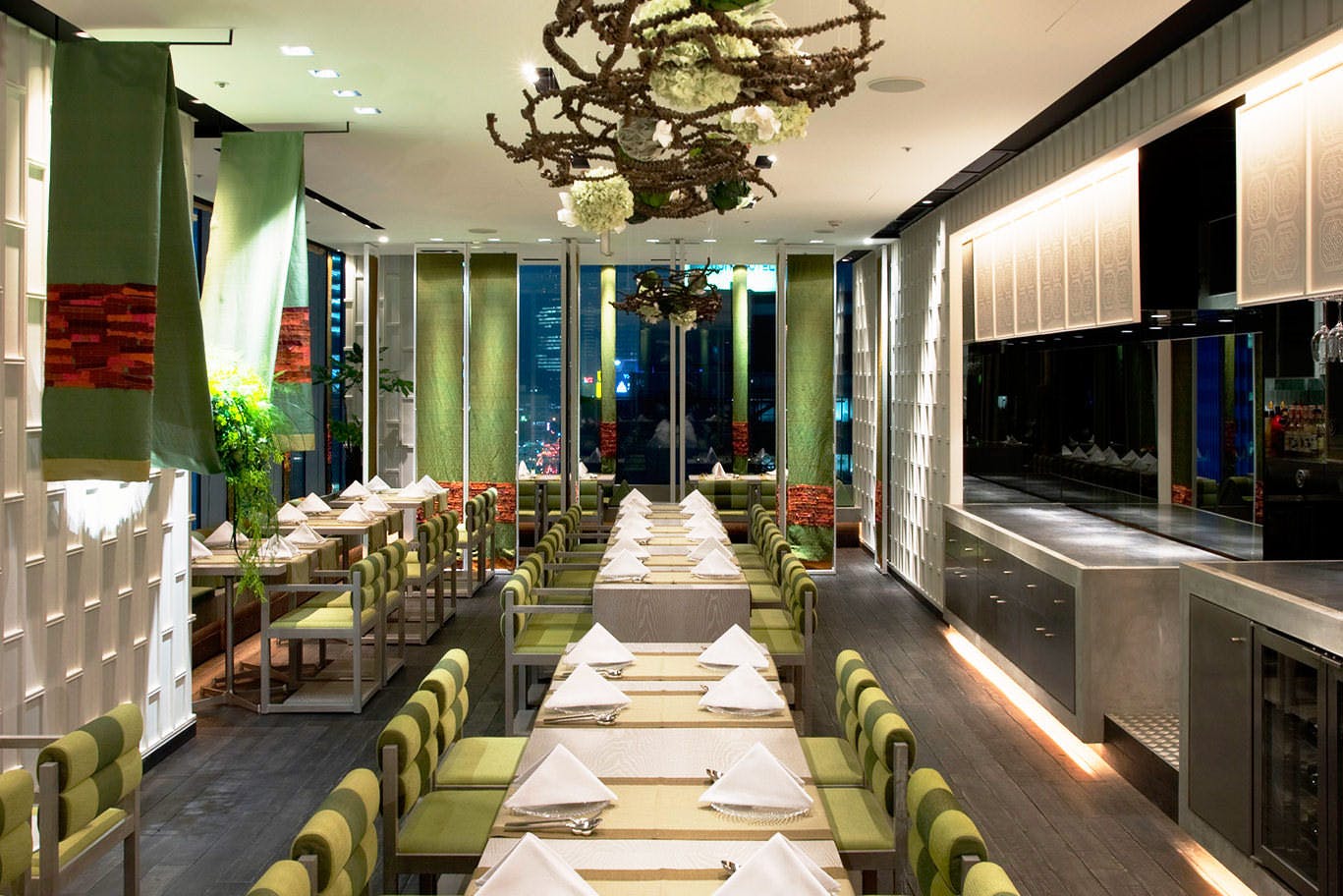 �N�C�[���I�u �^�C�����h ����iQUEEN of THAILAND GINZA�j