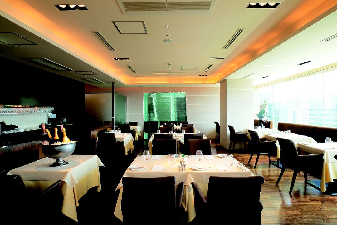 �O�����t�@�~�[���E�V�F���� ���É����≮�X