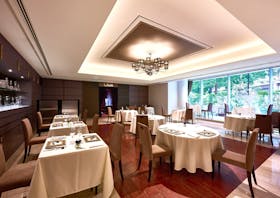 ラ ロシェル 南青山 ラ ロシェル ミナミアオヤマ 表参道 フランス料理 一休 Comレストラン