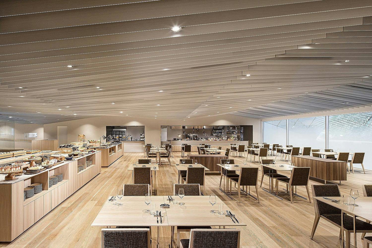 レストラン ユラユラ／ホテルロイヤルクラシック大阪