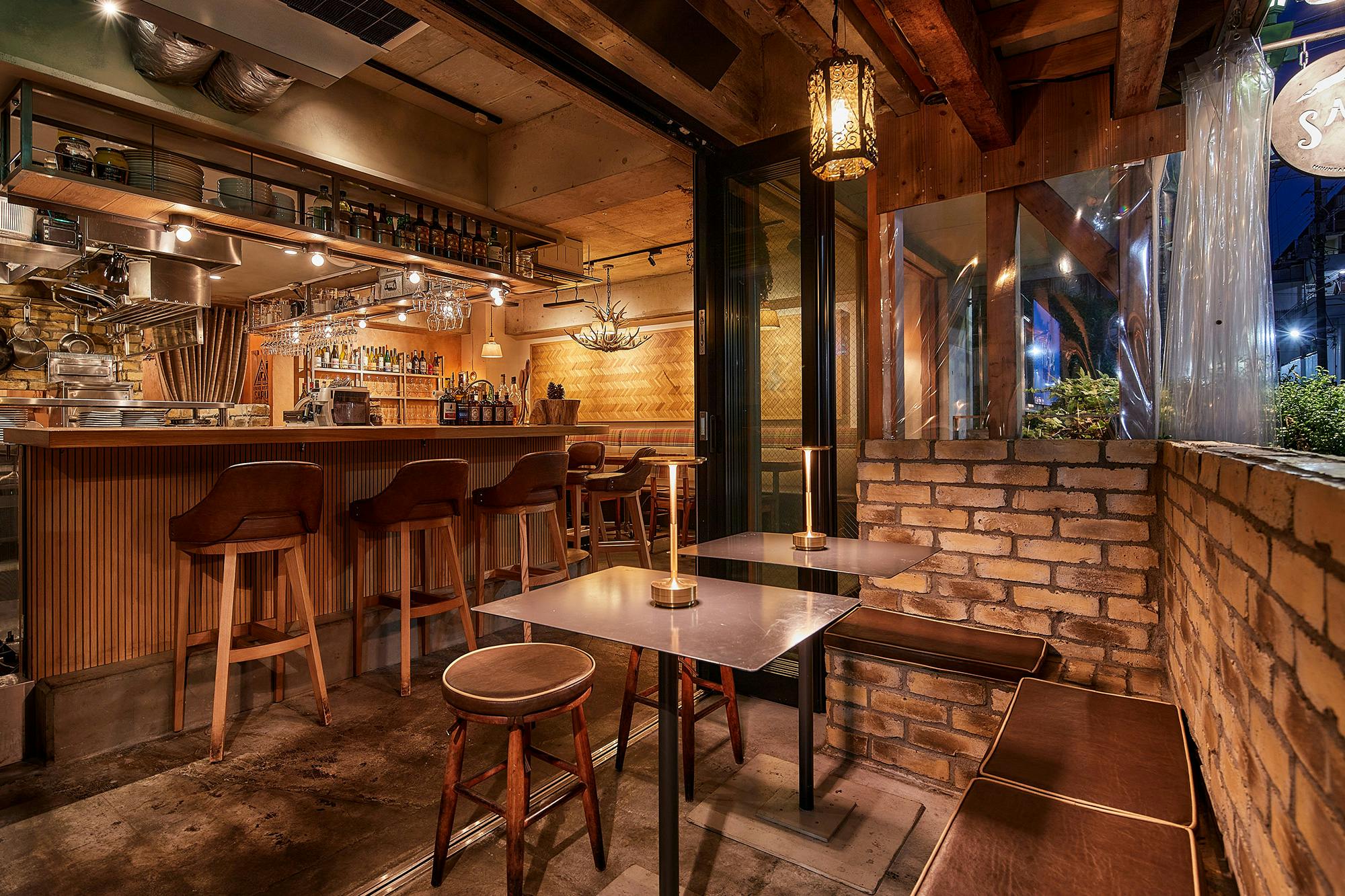 LODGE BISTRO SARU �w�|��w