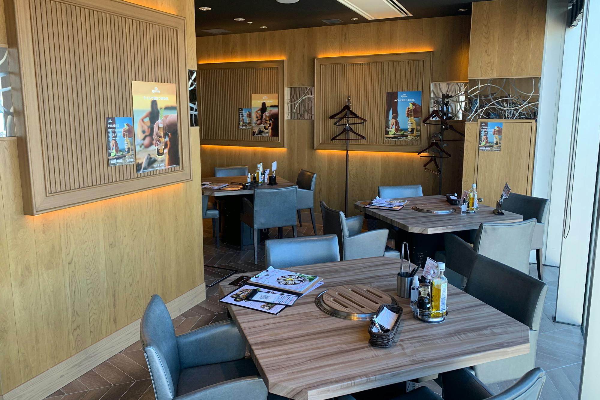 8TH SEA OYSTER Bar & Grill ���N�A���X