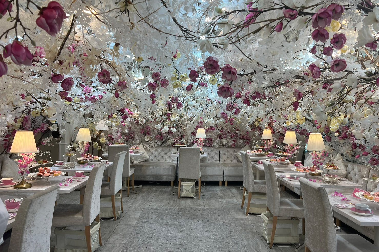 HAUTE COUTURE CAFE OMOTESANDO