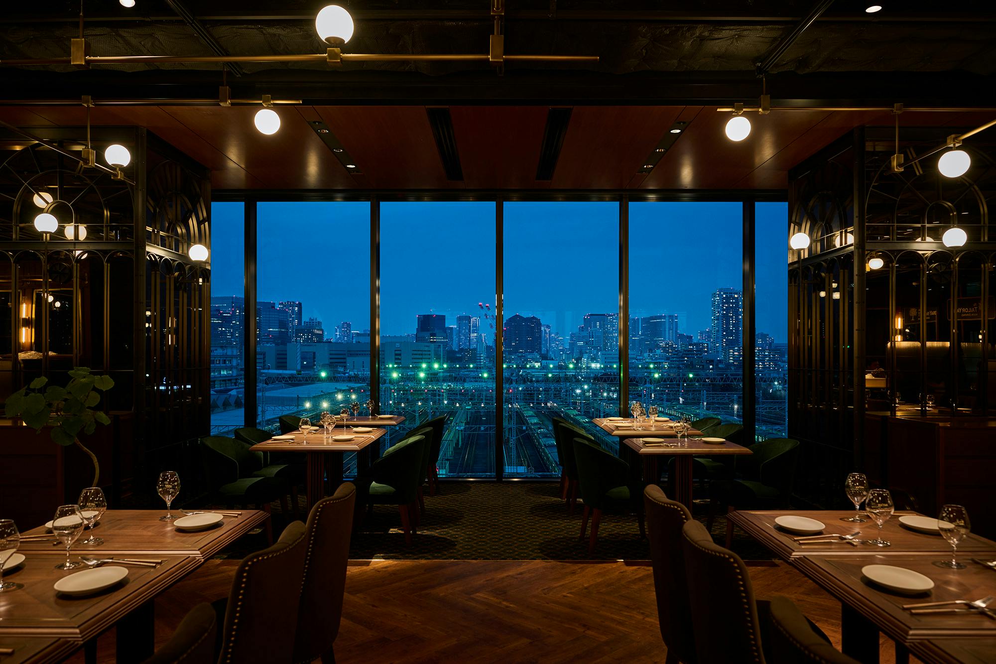 The TAILOR YARD MAIN DINING�^�z�e�����g���|���^�� ��䒬�g���b�N�X